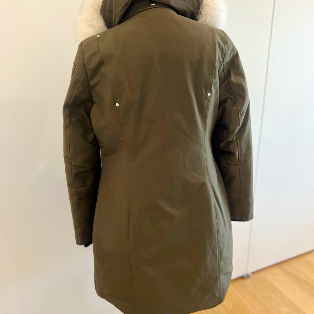 Moose Knuckles Stirling Parka Coat in Army Green Color - NWT -
Size “M”